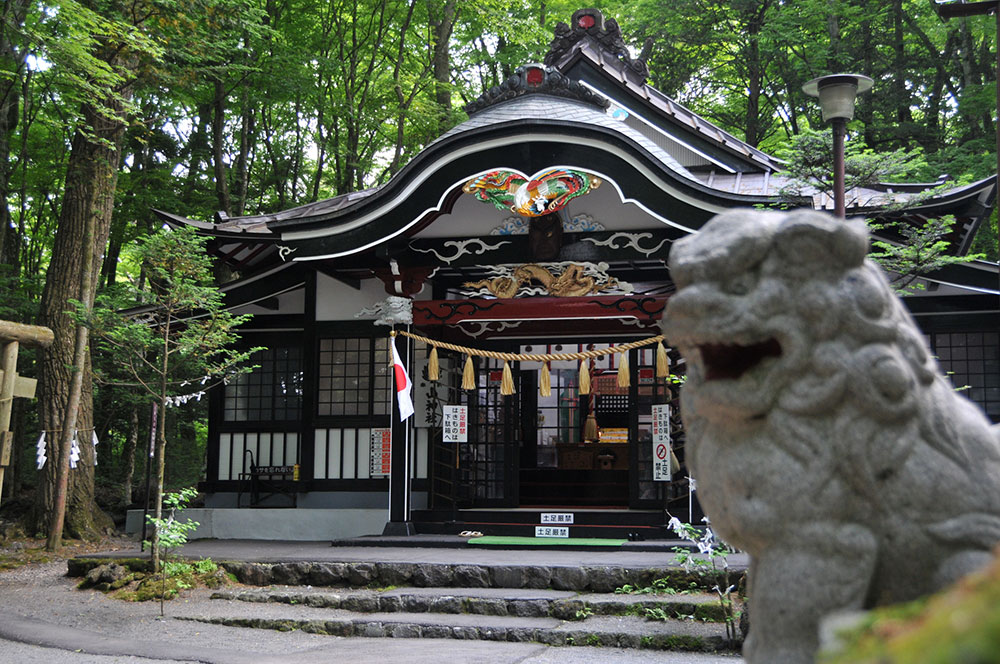 新屋山神社